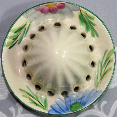 Reamer for a cottage garden flowers on a 2 piece ceramic juicer 