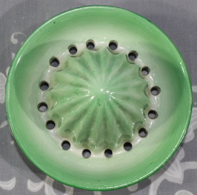 Reamer for a Shelley yellow, white, red and blue flowers on green Melody juicer