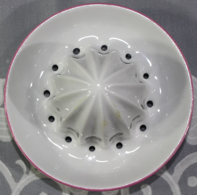 The reamer for a Seltmann Beach scene ceramic juicer