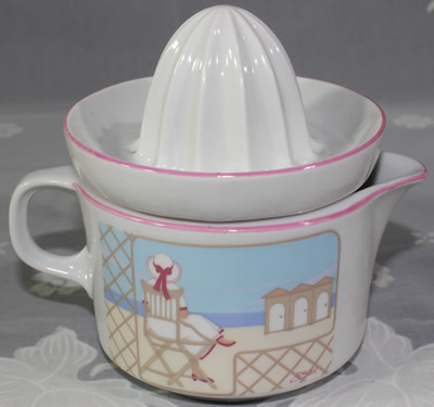 The back of a Seltmann Beach scene ceramic juicer
