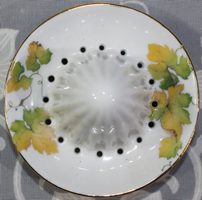 The reamer for an autumn leaves and blue berries pattern juicer