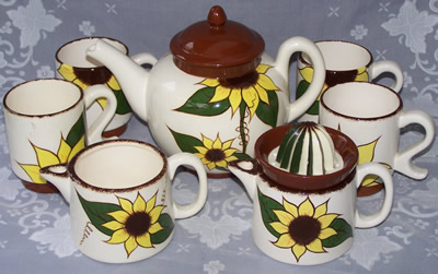 Sunflower on ceramic tea set