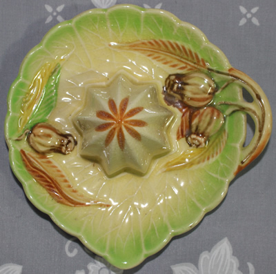 Top view of Japanese 3 gumnuts ceramic juicer