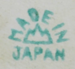 Green basemark blue and pink 7¼" clown juicer 