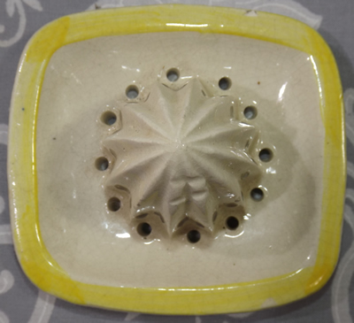 Yellow log pattern wuth cherries lemonade juicer set reamer