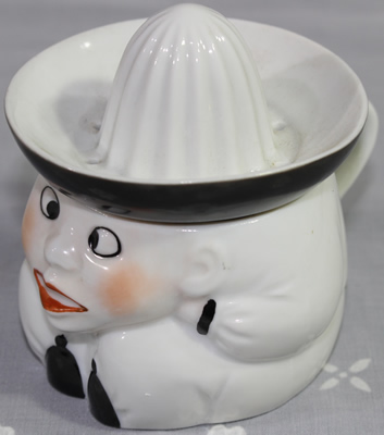 Alternate view of white child juicer