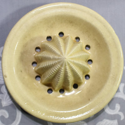 The reamer for a cream embossed with flowers and leaves jug juicer