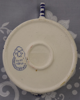 Delft blue and white with windmill juicer base