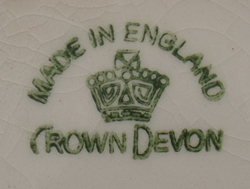 The green basemark on a squat Crown Devon Orange 'peel' and white juicer