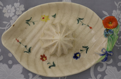 Marutomo juicer with orange & blue flower top view
