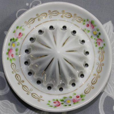 The reamer for a gold trim white Noritake juicer
