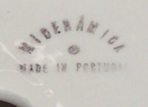 The basemark on a Mideramica white pig juicer