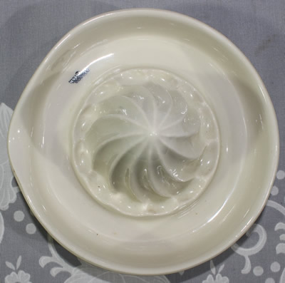 Top view of a yellow Mason Cash juicer 