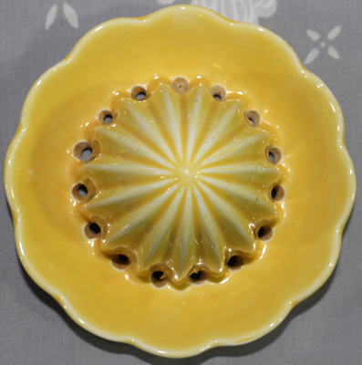 Reamer (top view) for yellow Carlton Ware fruit basket juicer