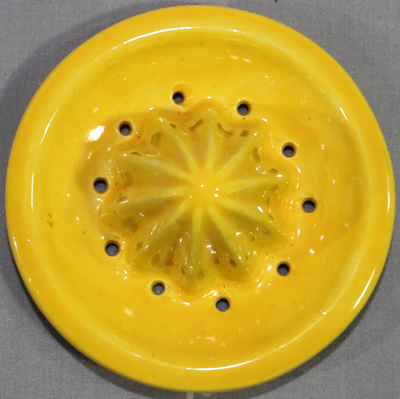 Reamer for white duck with yellow bill & yellow juicer top 