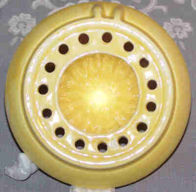 Rare Carlton Ware juicer top - Bottom view showing 2 notches