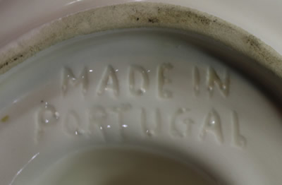 Impressed mark on a white citrus with leaves saucer shape juicer 