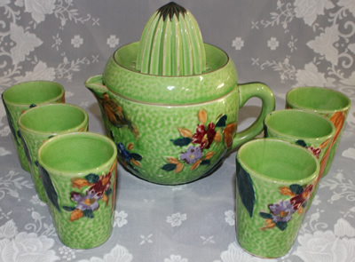 Large green, with multicoloured flowers, juicer and 6 tumblers 