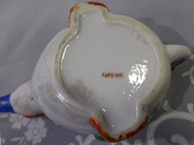 'FOREIGN' basemark on red head, blue bill duck juicer 