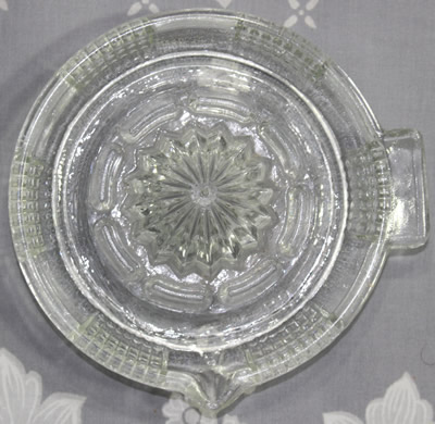 Top view of a 6 panels of square lattice clear glass juicer