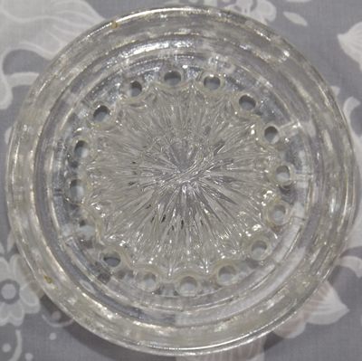 The reamer for a clear glass 2 piece juicer with 2 loop handles