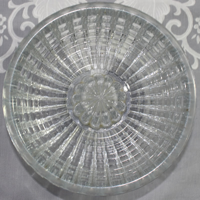 Clear glass bowl (mechanical) juicer top view
