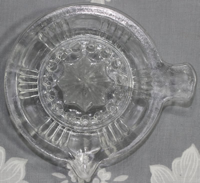 The top view of a 4 rib pattern clear glass juicer
