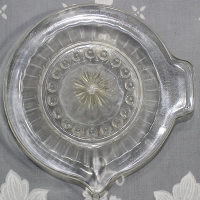 The top view of a flat rim 35 panel clear glass juicer