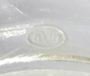 Embossed logo BVB on a BVB France clear glass juicer 
