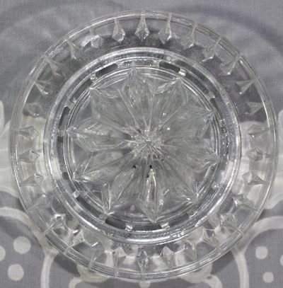 Top view of a diamonds around a clear glass juicer top