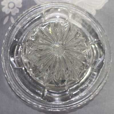 Top view of Cut diamonds clear glass juicer top