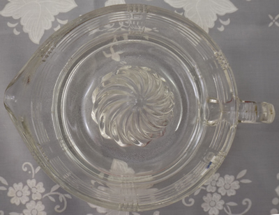Top view of Hazel Atlas 'Crisscross' large glass juicer