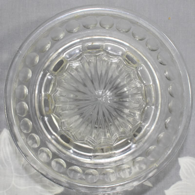 Top view of a Elliptical panels on a clear glass juicer top