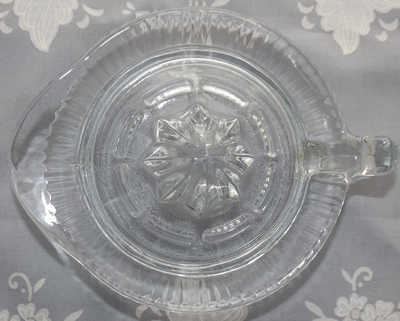 5" loop handle clear glass juicer top view