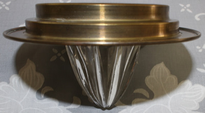 Showing steps underneath a glass on brass juicer