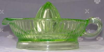 Side view of the Anchor Hocking Glass Company juicer 