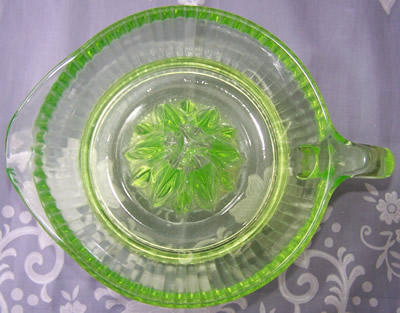 Top view of the Anchor Hocking Glass Company juicer 