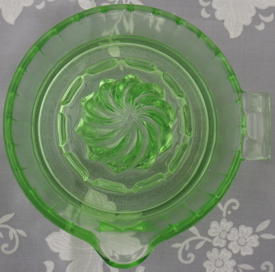Hazel Atlas green thumb grip juicer top view