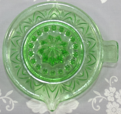 Gebedje green glass tab handle juicer top view
