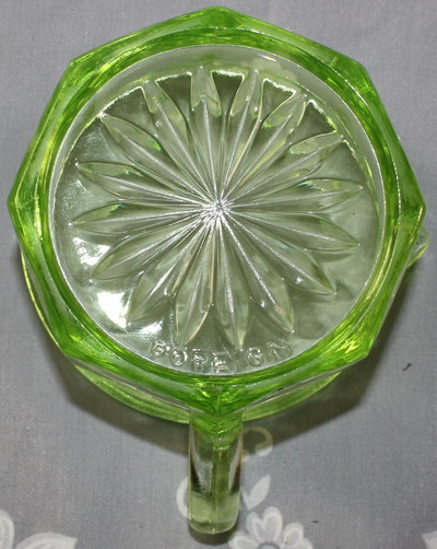 Base of jug showing FOREIGN - Green (uranium) 2 piece juicer 