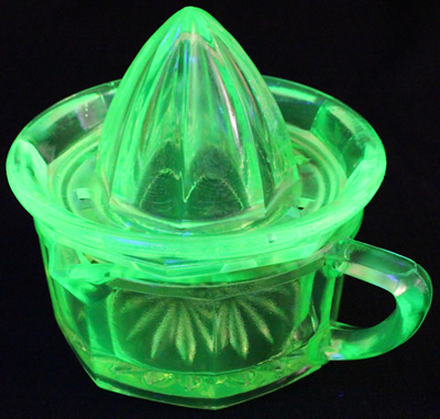 Green (uranium) 2 piece FOREIGN juicer under UV light