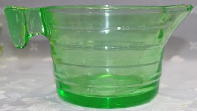 Ounce and cups measurments on a US Glass green juicer jug