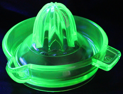 5½" green Federal Glass saucer juicer under UV light