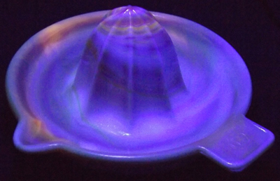 Harvest swirl Edna Barnes 4½" juicer under UV light