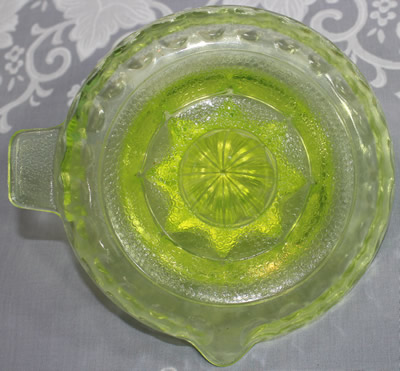Showing the Speckled base on a panelled citron glass juicer
