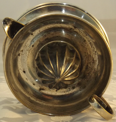Top view silver plate cup juicer