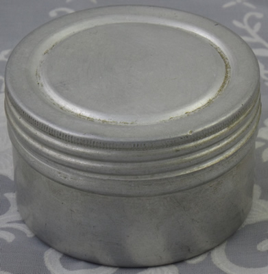 A closed aluminium collapsible cup with juicer