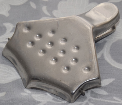 Stainless steel wedge juicer with 5 lines showing dotted base
