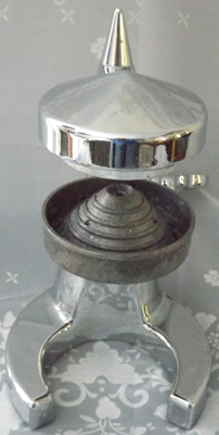 Open conical top lever chromed cast aluminium squeezer juicer