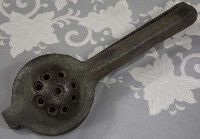 Bottom view Cast iron squeezer juicer